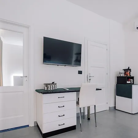 Insonnyroom 焦亚陶罗